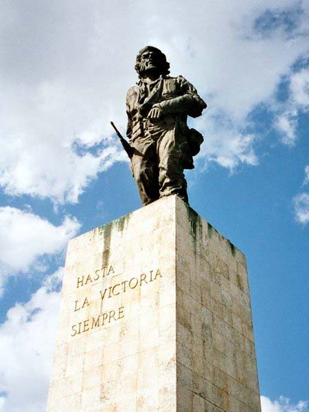 [statue_of_che_guevara_santa_clara_cuba.jpg]