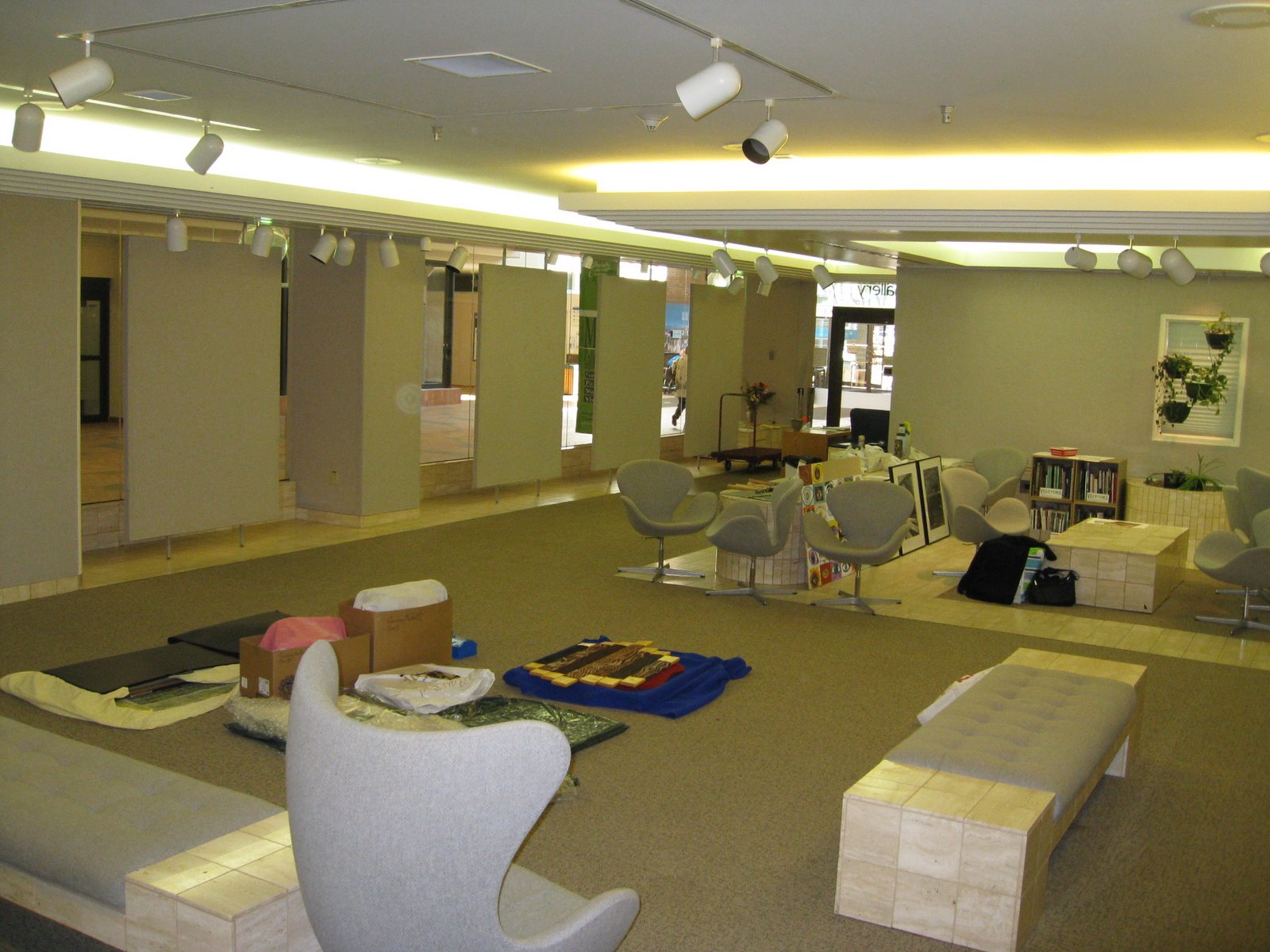 [McMullen+Gallery+4-16-2008+9-39-20+AM.JPG]