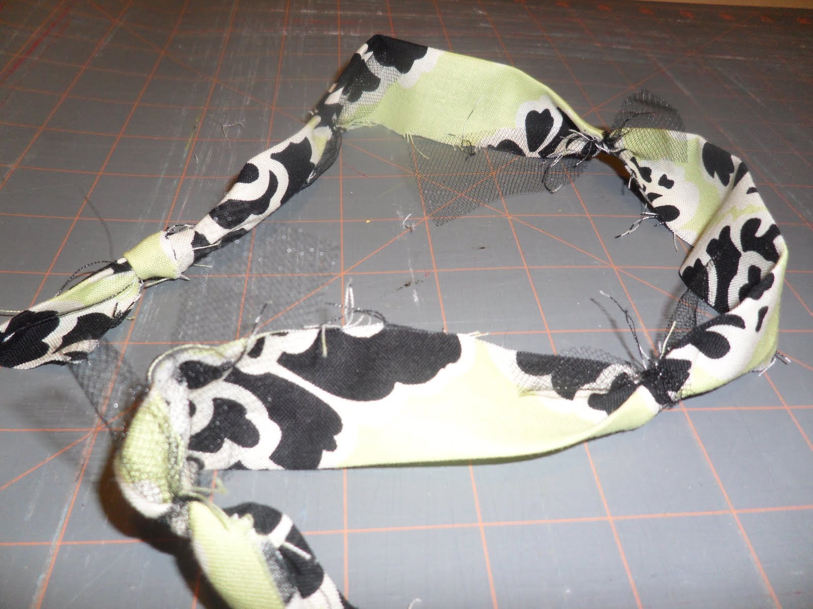 i heart stitching...: No Sew Fabric Rosette