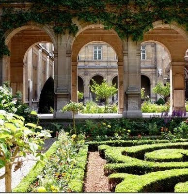 Gardens Of Paris