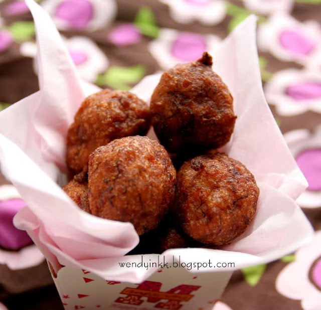 Table for 2.... or more Cekodok dengan Kelapa, Fried Banana Fritters