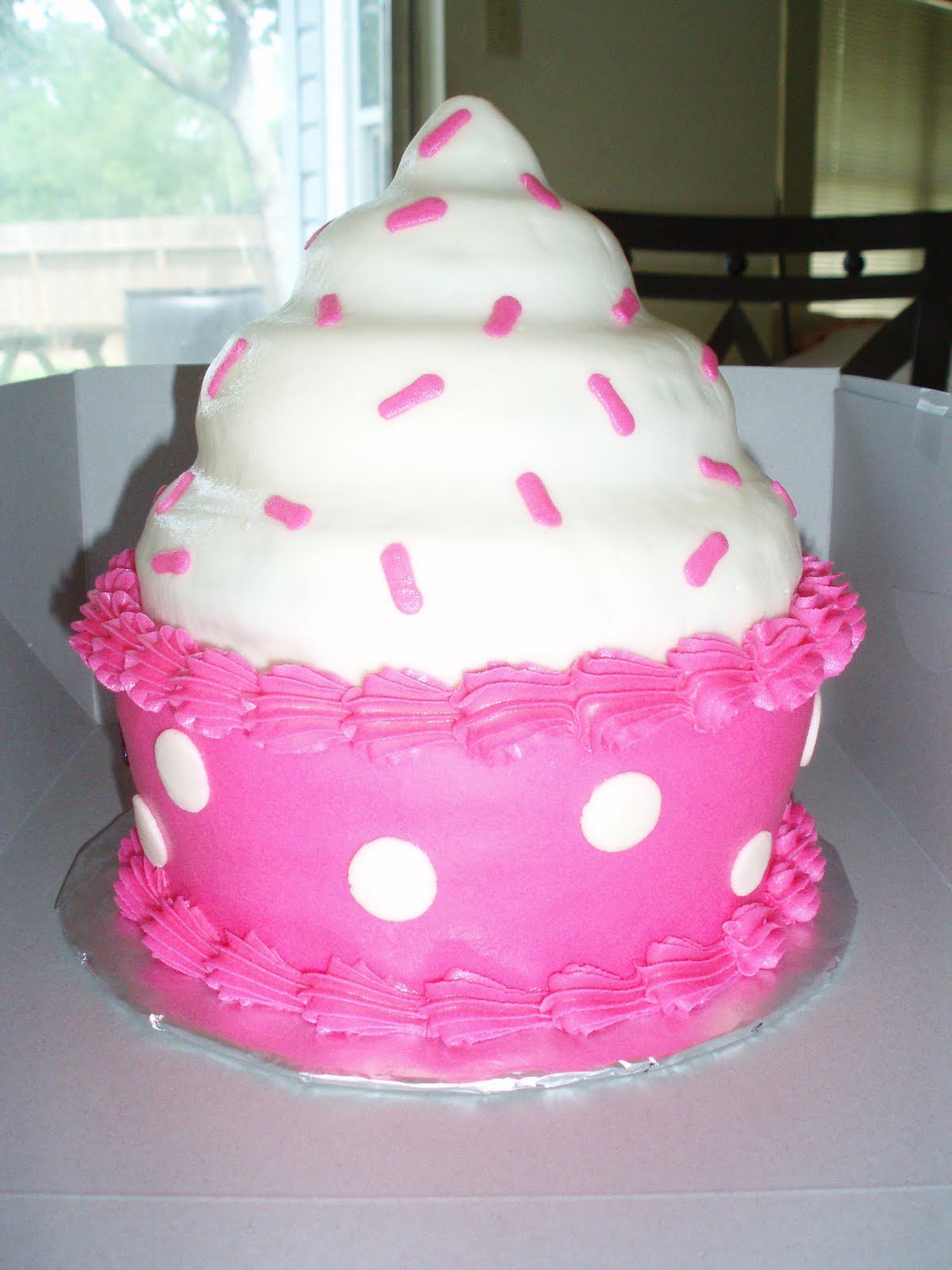 This was a cute pink polka dot cupcake! Its a vanilla cake with ...
