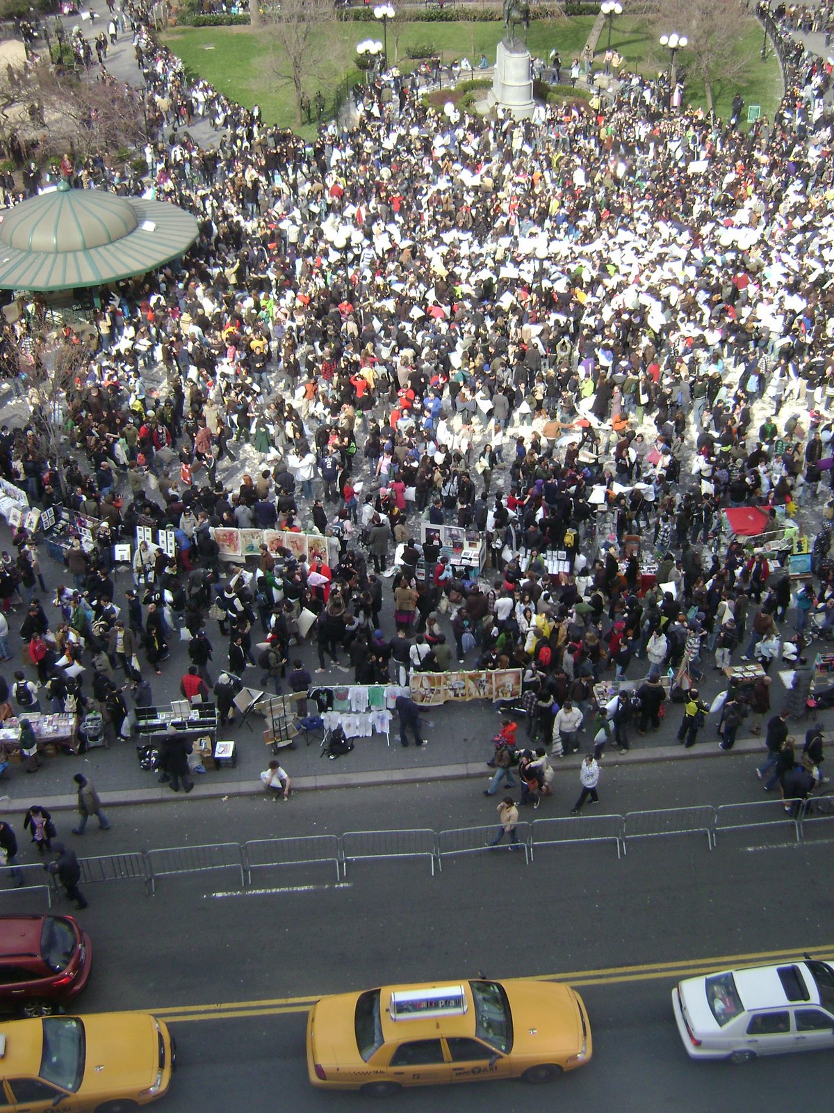 [Pillow+fight+037.jpg]