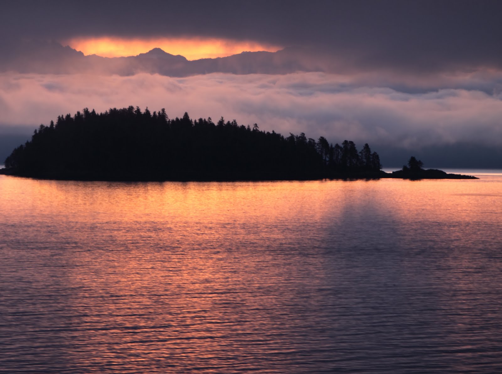 [Island_delight_sunrise[1].JPG]
