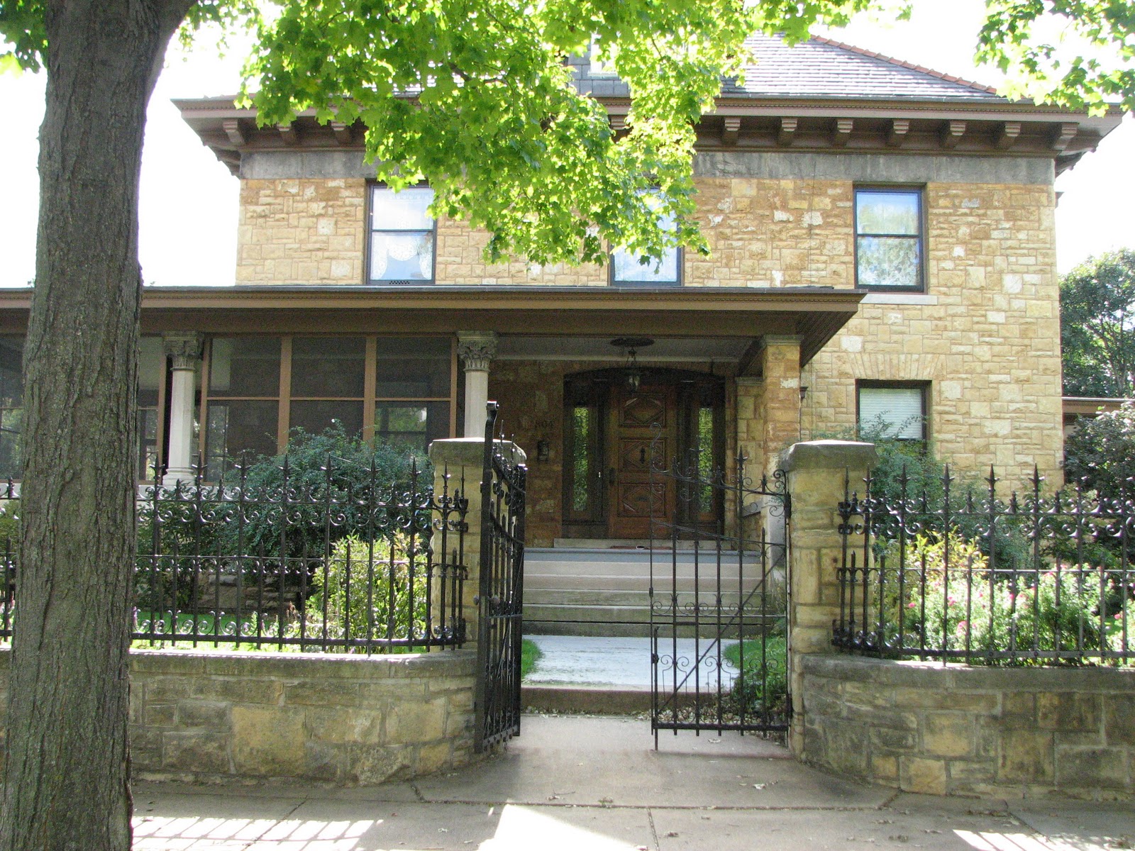 VISUAL SAINT PAUL Summit Hill House Tour 2