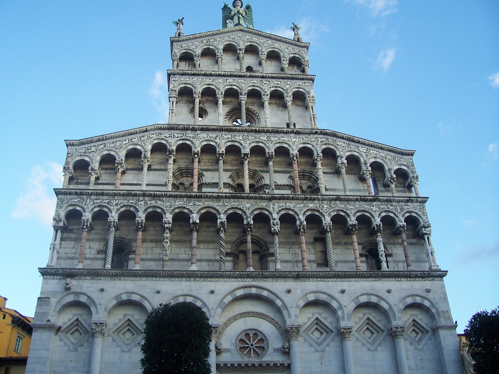 [LUCCA+WOW+2.JPG]