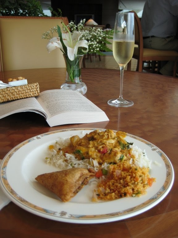 [em_lounge_curry.jpg]