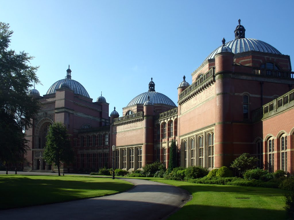 [BirminghamUniversityChancellorsCourt.jpg]