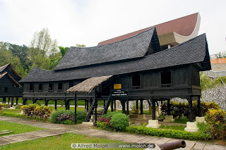 Rumah Negeri Sembilan/Minangkabau  Malaysian Unique Culture