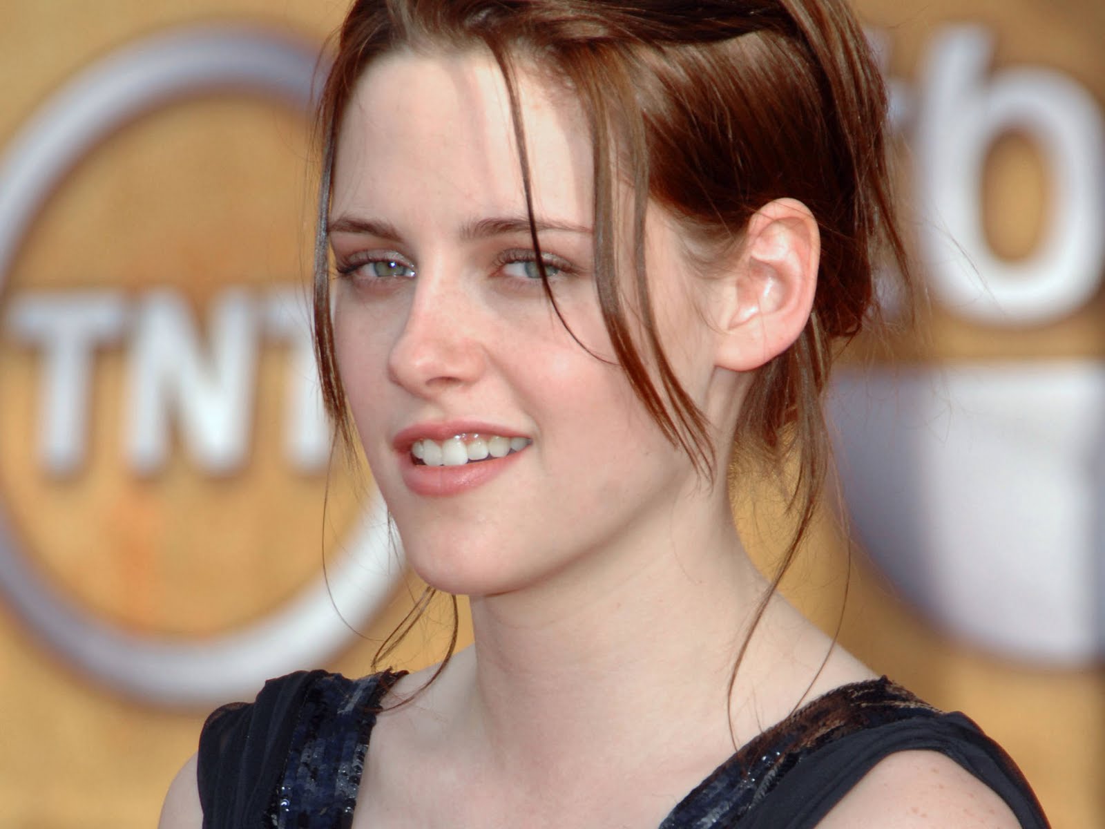 http://3.bp.blogspot.com/_Si7zjQmZnm4/S4v9mX101II/AAAAAAAAHXI/jHwn6GwnGsc/s1600/Fullwalls.blogspot.com_Kristen_Stewart(24).jpg