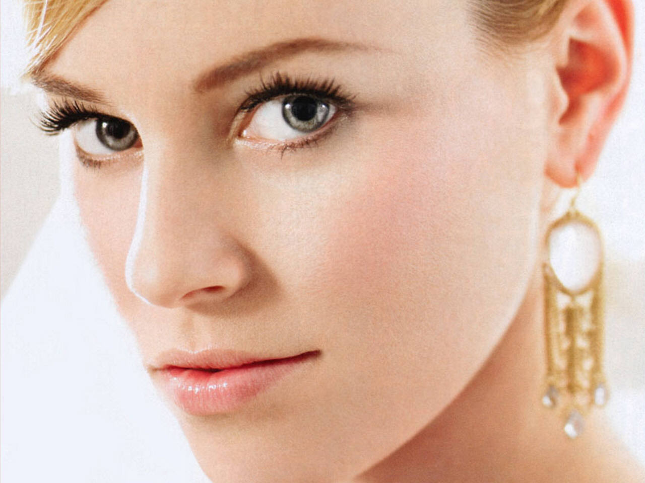 http://3.bp.blogspot.com/_Si7zjQmZnm4/SzcVelM_85I/AAAAAAAAG_s/qUL94ix2xgI/s1600/Fullwalls.blogspot.com_Elizabeth_Banks(1).jpg