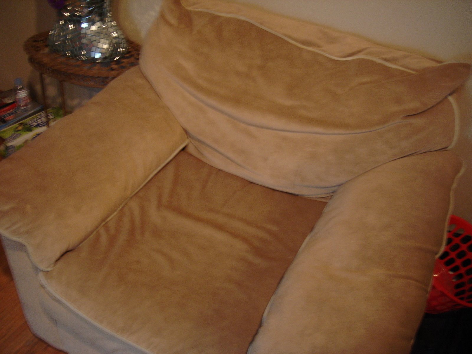 [couch.JPG]