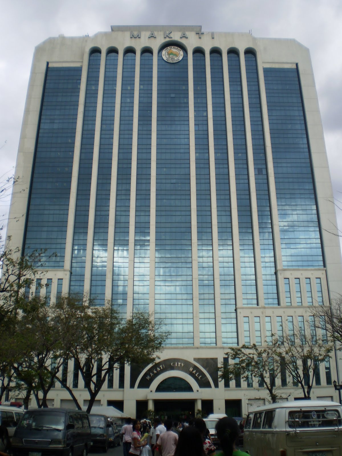 IcaliaRHAMI The Whole View of the Makati City Hall