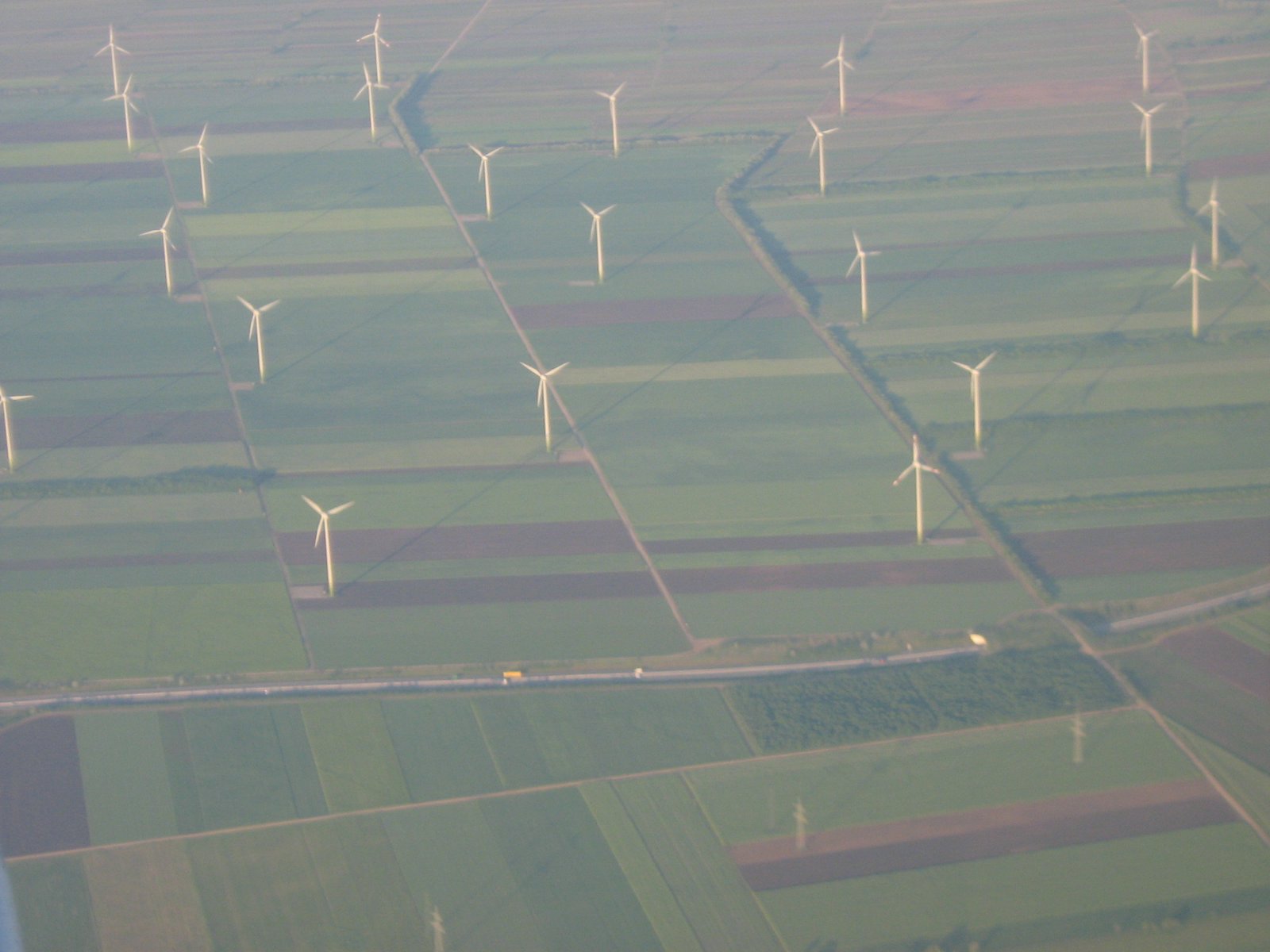 [מעל+תחנות+הרוח+בטיסות+בחזרה.JPG]