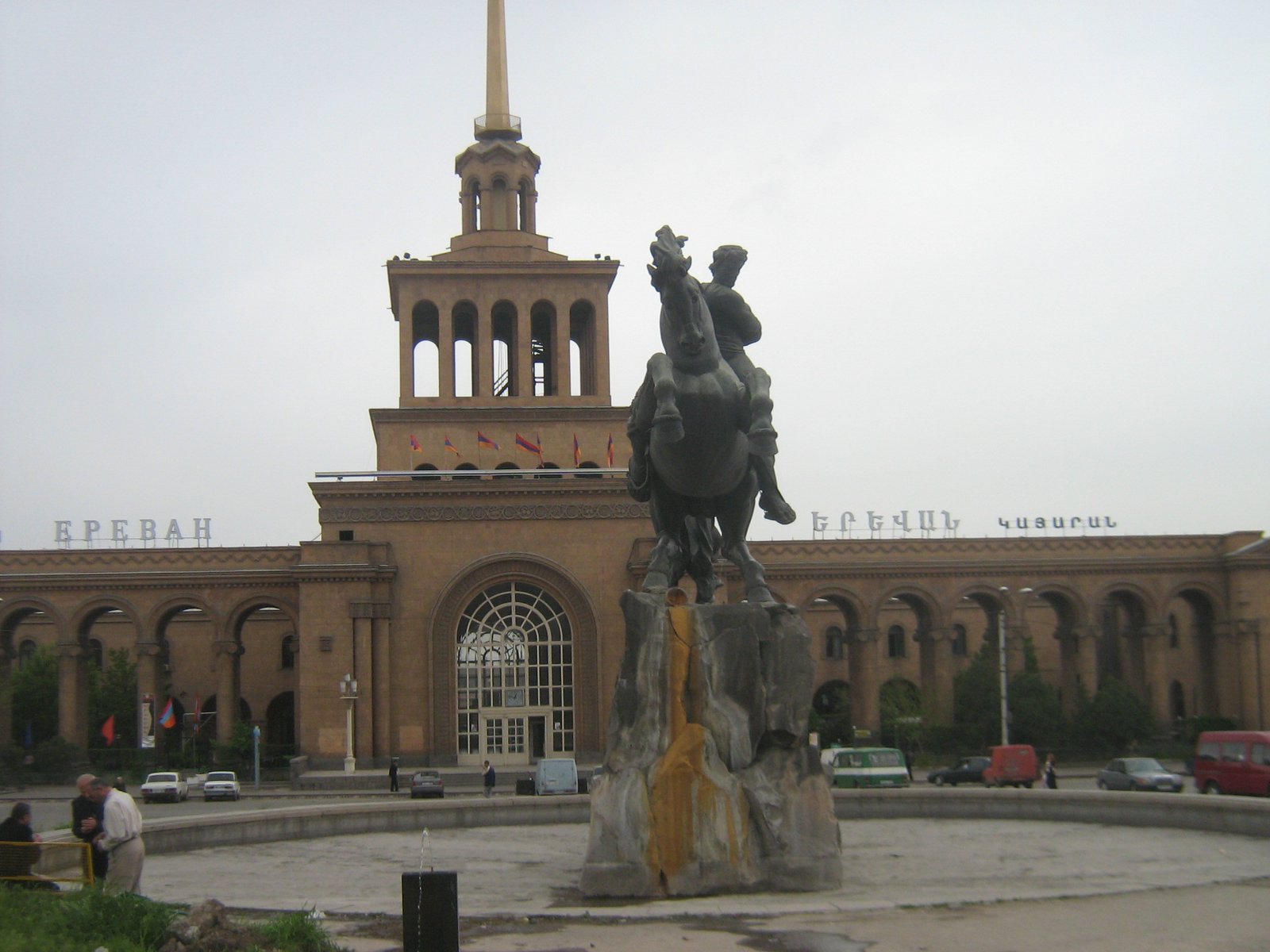 [מרכז+העניינים+בעיר+המרכזית.JPG]