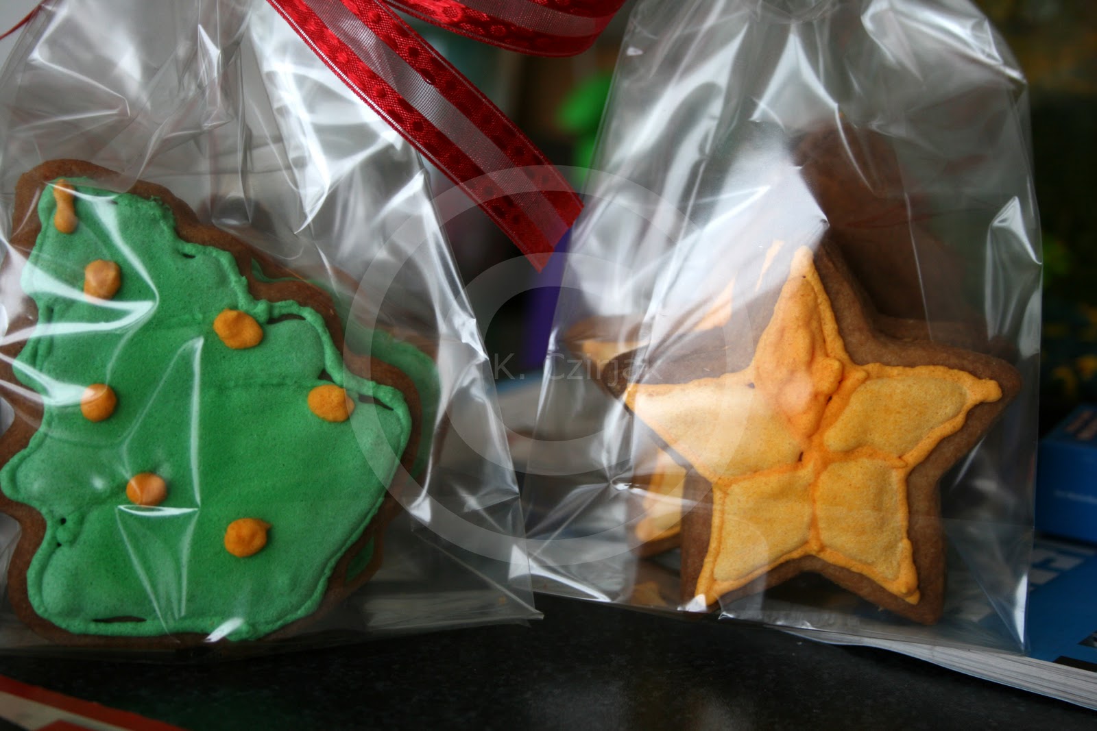 http://3.bp.blogspot.com/_SleoXqH5JAQ/TRil3Awab9I/AAAAAAAAAFs/Zevuq8LlWbo/s1600/kerstkoekjes.jpg