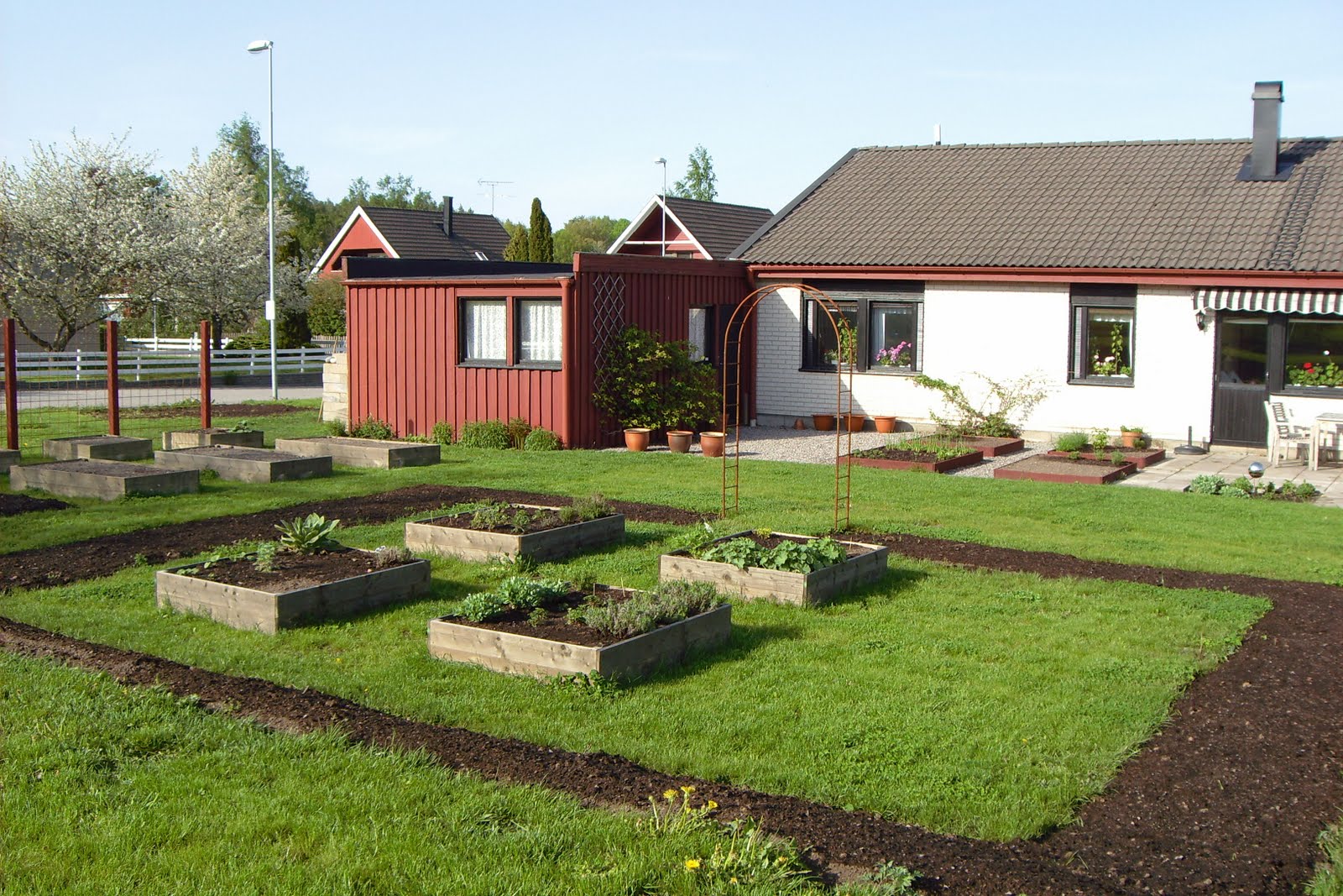 Fägring och mylla och allt trädgårdens goda: min trädgård. del 2.