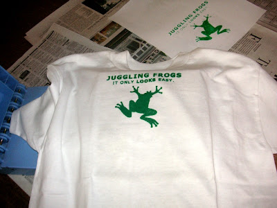 Juggling Frogs: making Gocco t-shirts