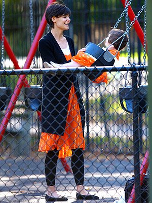 [katie_holmes-3.jpg]