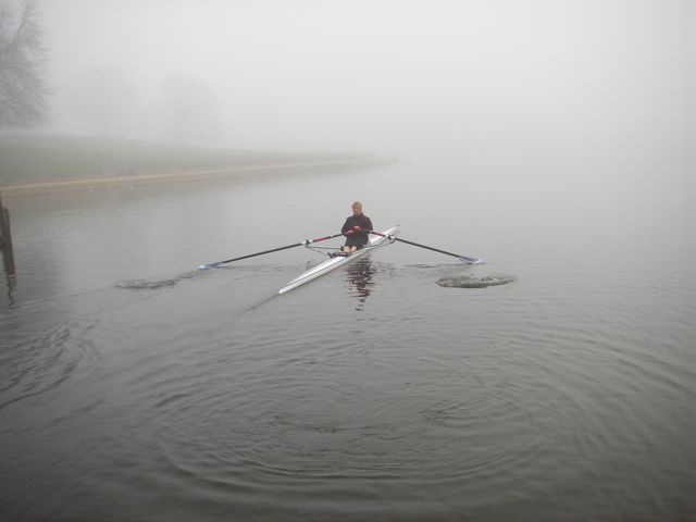 [roz+rowing+in+leeds.jpg]