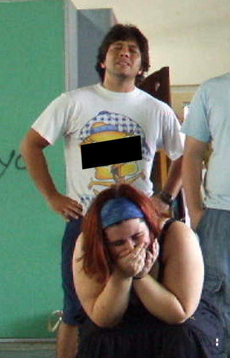 [violada_no_cabaz_censurado.jpg]