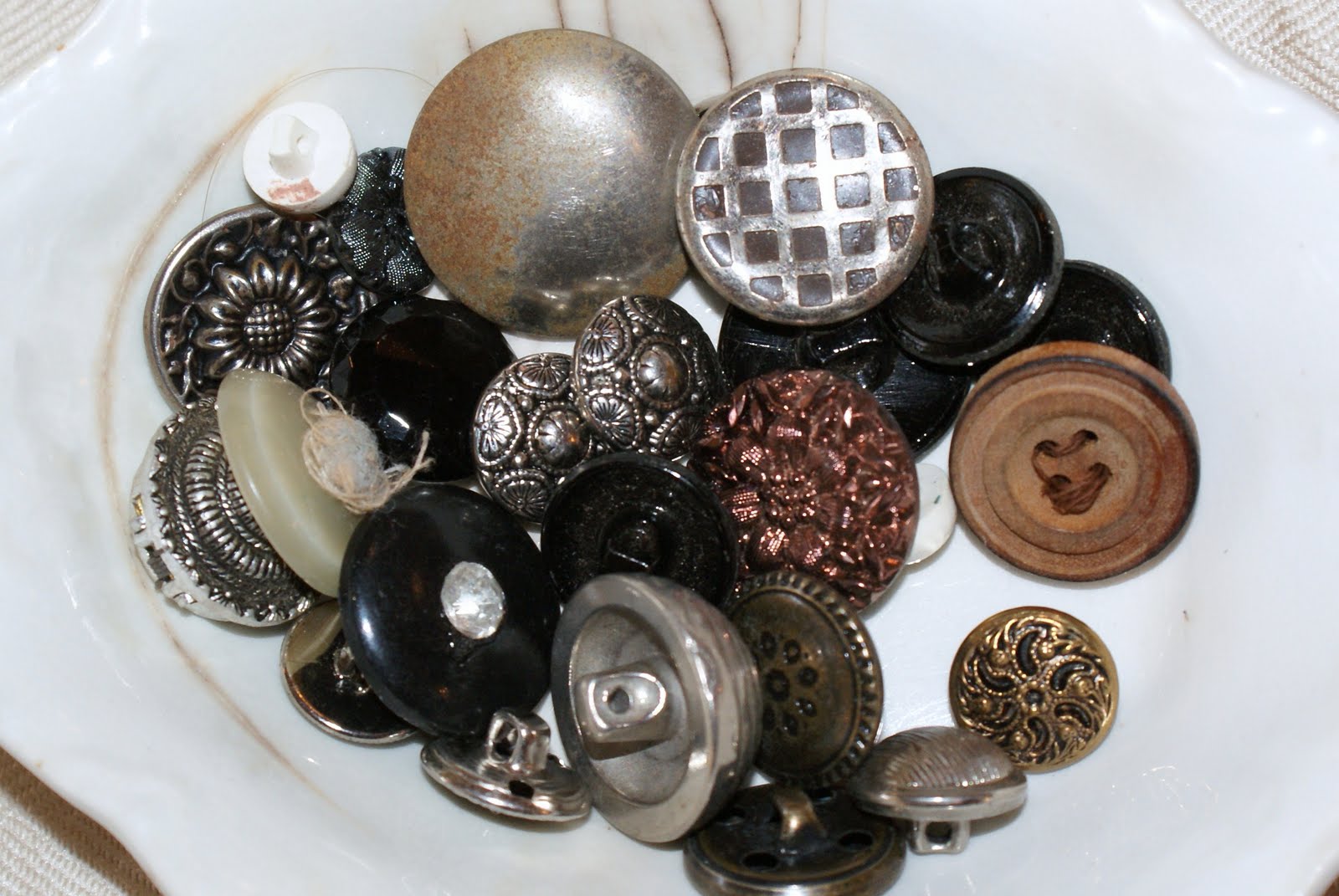 [Buttons.JPG]
