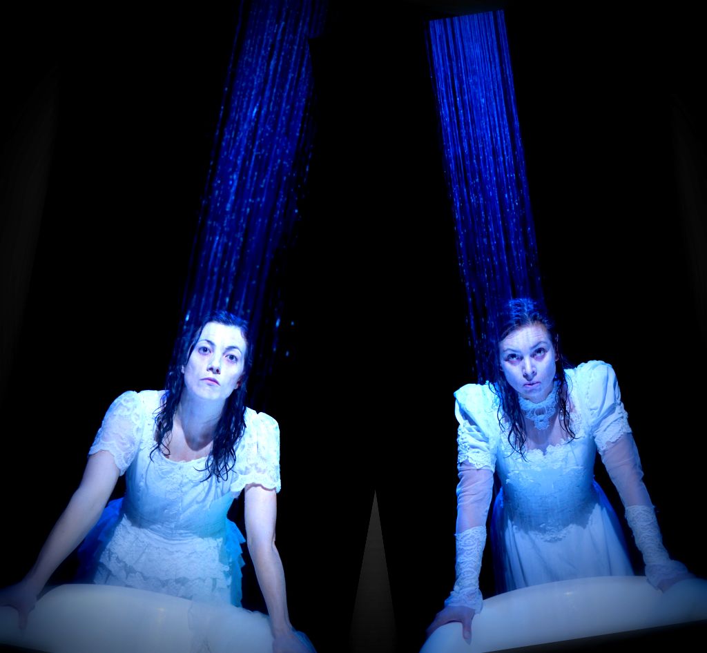 [drowning+girls.jpg]