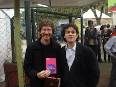 Eu com o Crítico de Literatura "Manoel da Costa Pinto" Festival da Mantiqueira.
