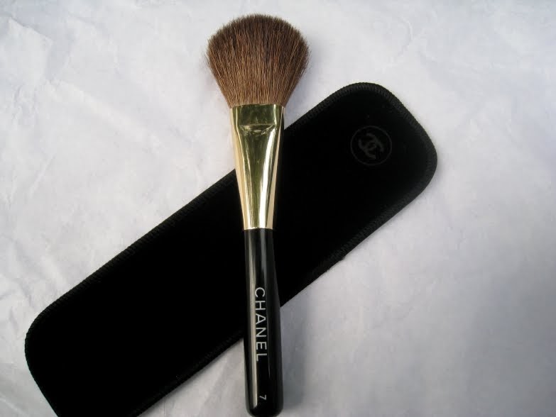 The Non-Blonde: Chanel Blush Brush No. 7