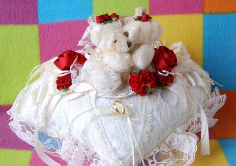 [Ring-Pillow-004.jpg]