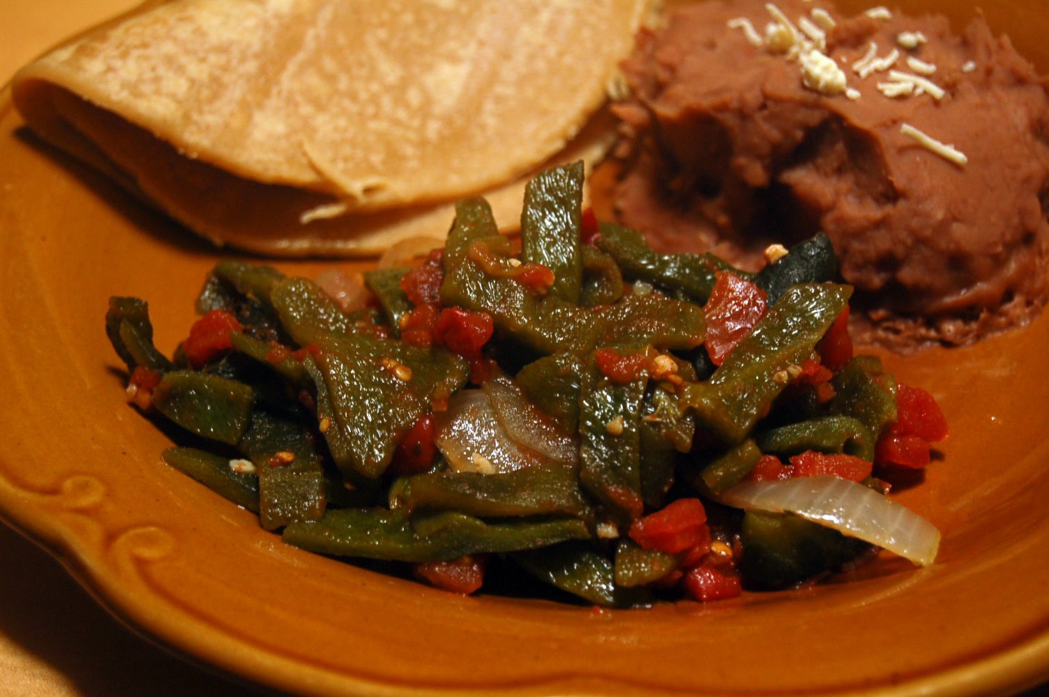 Vegan Mexican Food ; ) Rajas de chile poblano con tomate y cebolla
