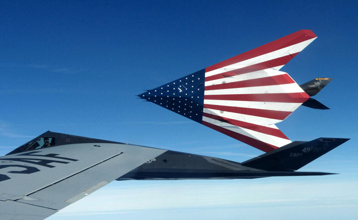 [01+American+Flag+F-117+sml.jpg]