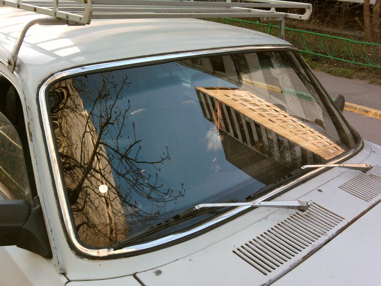 [Photo010.jpg]