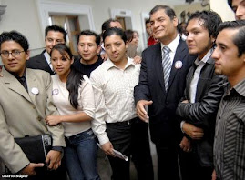 Correa y los militantes universitarios de Alianza País y el Partido Socialista