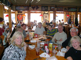 Family scene at Applebee's