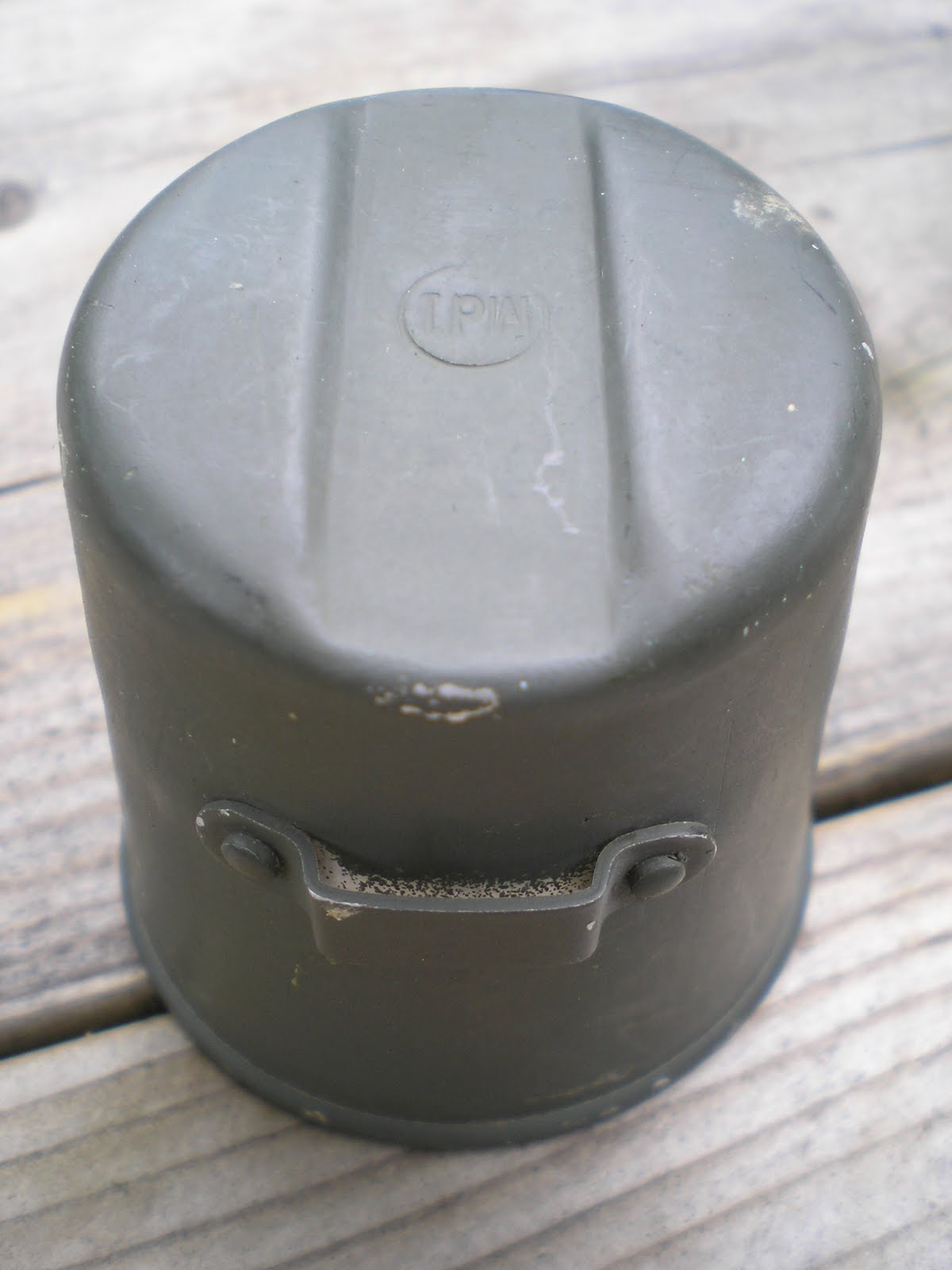 Four Bees M31, Early East German Canteen