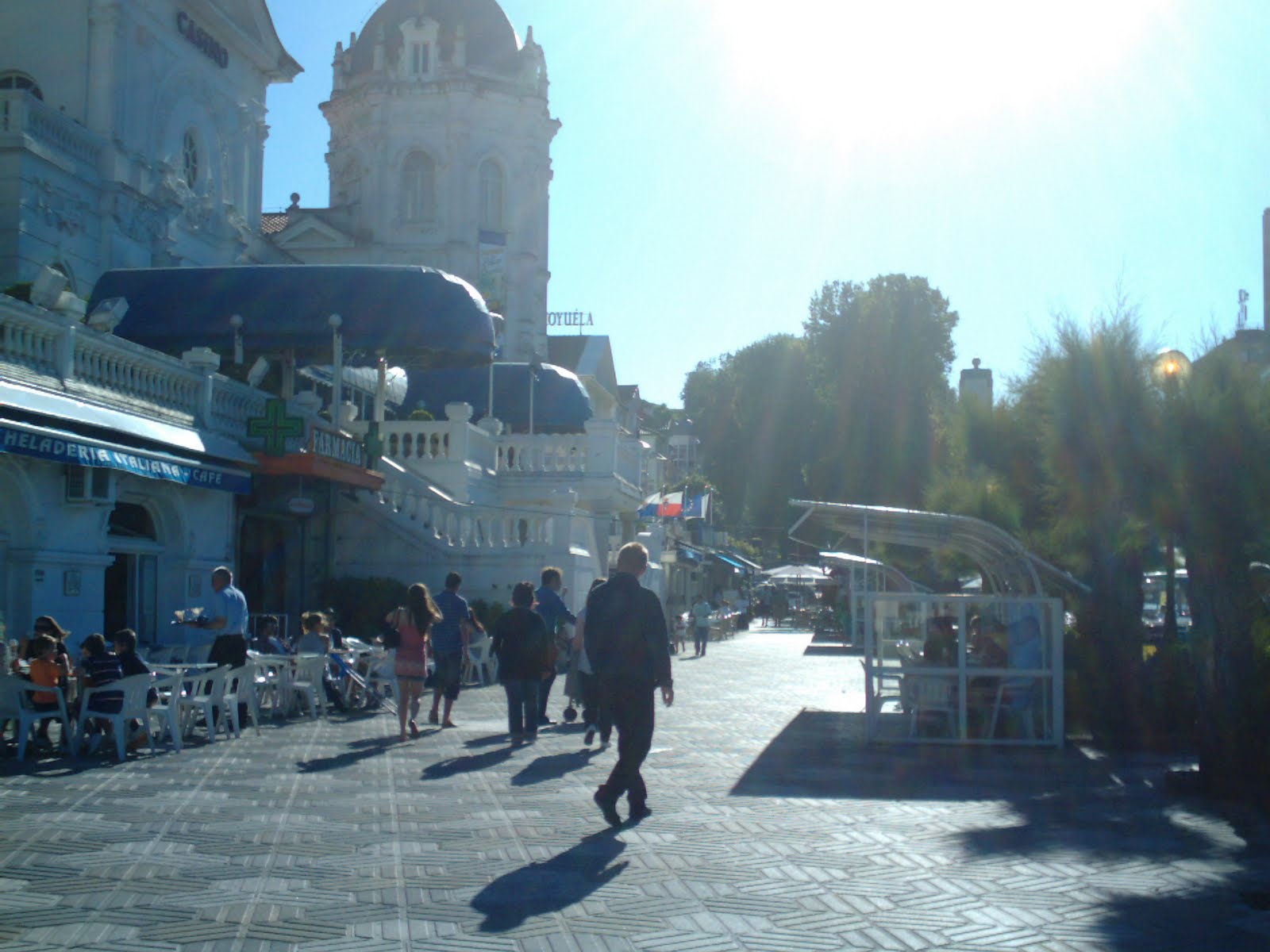 playas y paseos por la costa PLAZA DE ITALIA