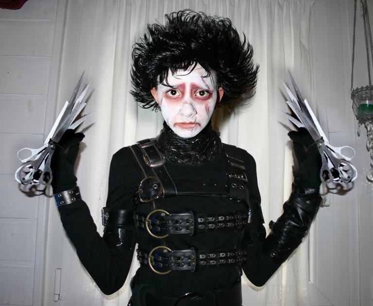 Olivier MORETTI Costume "Edward aux mains d
