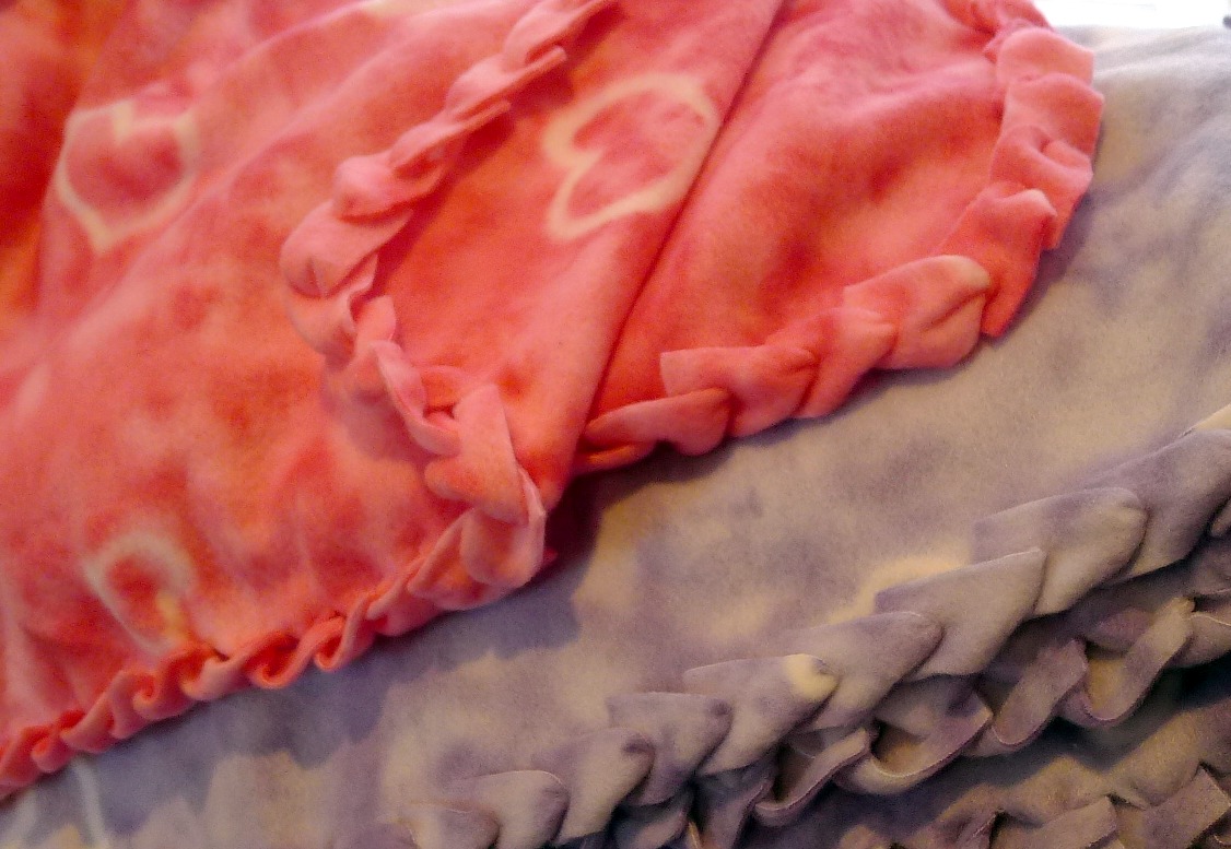 How To Make A No Sew Fleece Tie Blanket - 4 Different Ways To Tie