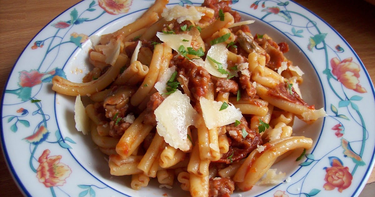 La buona cucina di Katty Pasta con salsiccia e funghi secchi