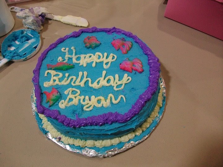 Giggling kids: Cake Decorating class!