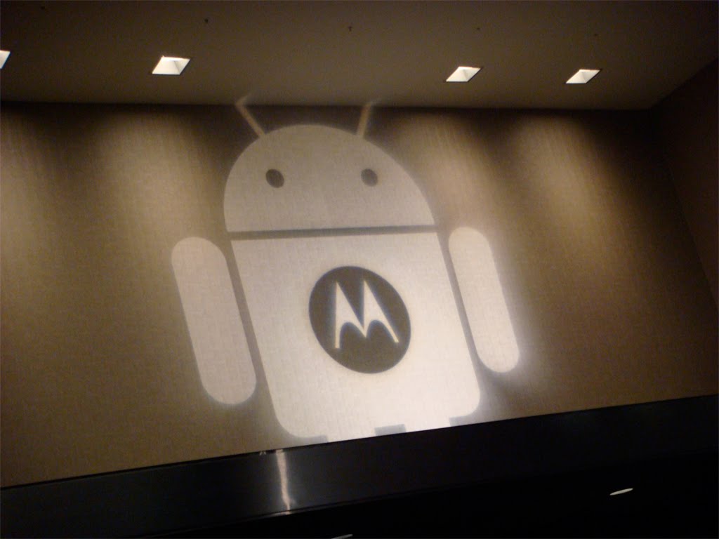 [Motorola-Projection-at-Summit.jpg]