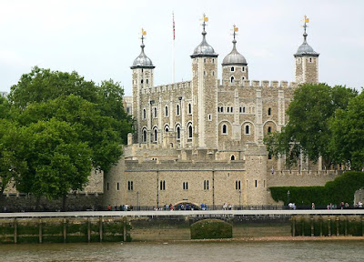 Digital White Tower of Town London Wallpaper