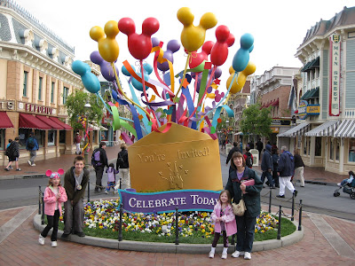 Disneyland - head of Main Street