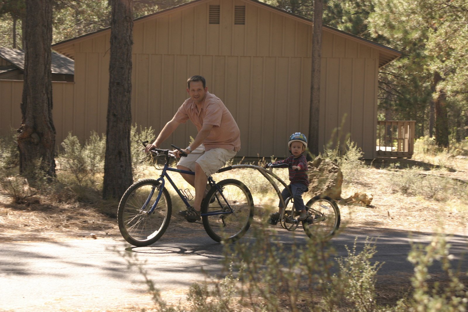 [Sunriver+Reese+and+daddy+bike.JPG]