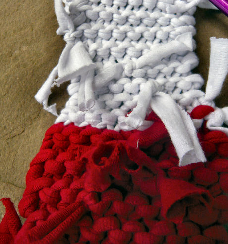 [red+and+white+tshirt+yarn+knitting.jpg]