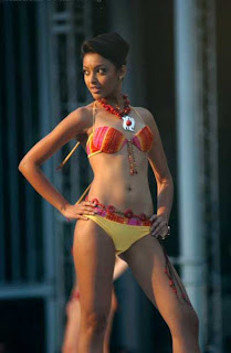 Tanushree Dutta navel