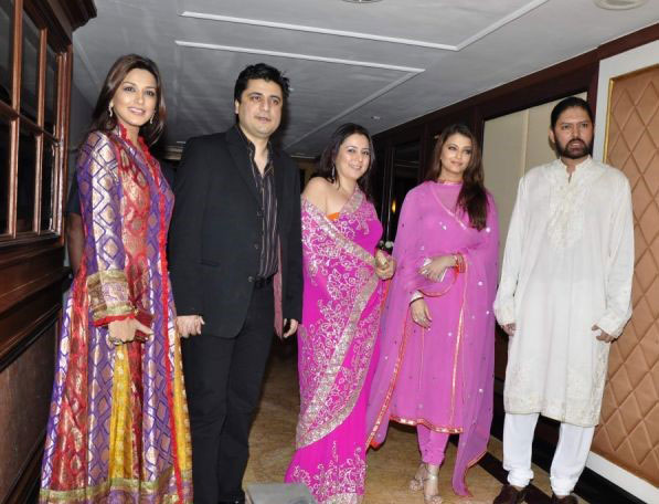 Aishwarya Rai in Pink at Sameer SoniNeelam 39s wedding reception Pictures