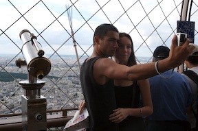 [atEiffle_Tower_Paris_0607_00017.jpg]