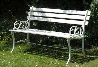 Cast Iron Garden Bench on Elegant Cast Iron And Wood Garden Bench Except That It S Not At